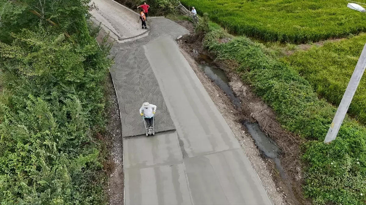 Bafra’da Beton Santrali ile Yol Yapım Çalışmaları Hızlandı