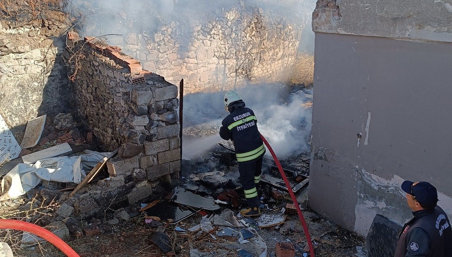 erzurumdaki komurluk yangini korkuttu td3jA6uS