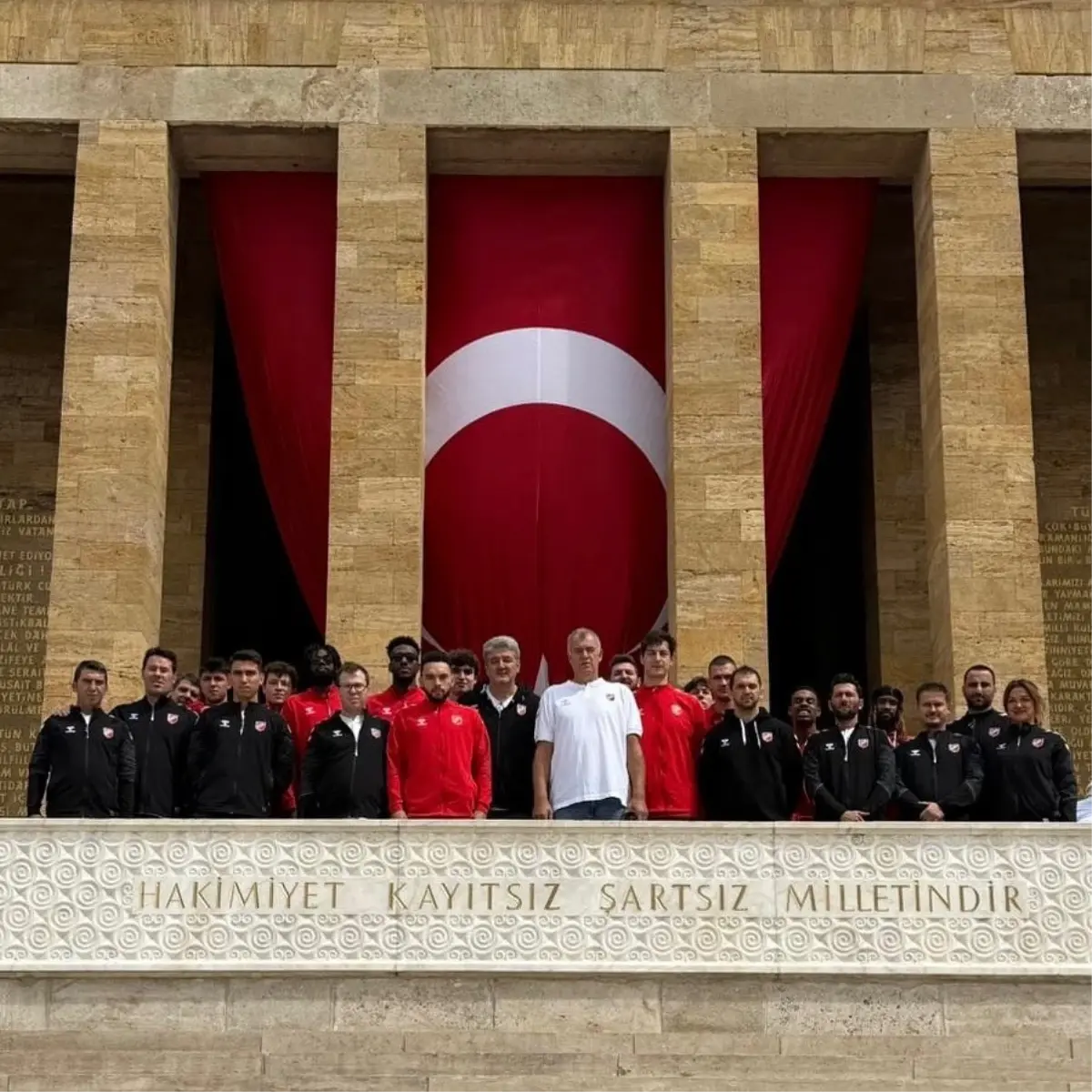 Karşıyaka’dan Anıtkabir Ziyareti
