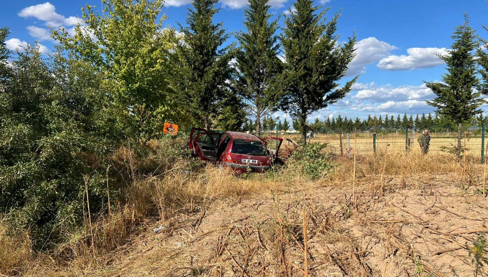 Kırklareli’nde otomobil tarlaya devrildi: Dört yaralı