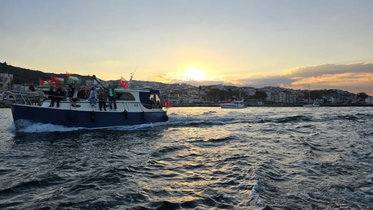 Bursa’da Filistin’e Destek İçin Tekne Turu Düzenlendi