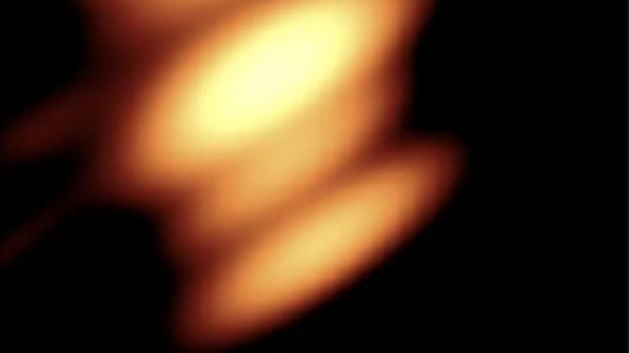 İki kara delik ölümcül bir yörünge dansında!