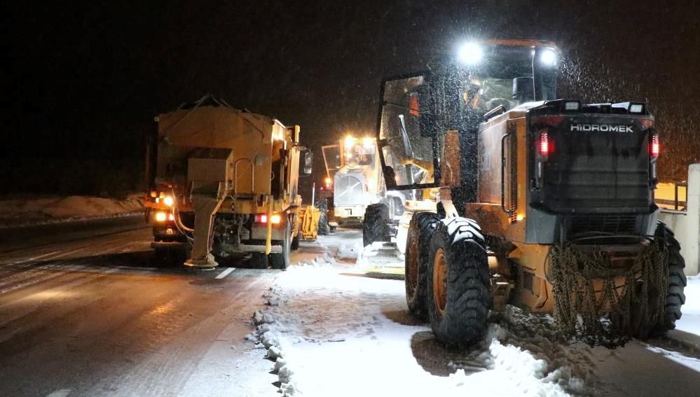 kar ve tipi bastirdi suruculer zor anlar yasadi rgLKwLJT.jpg