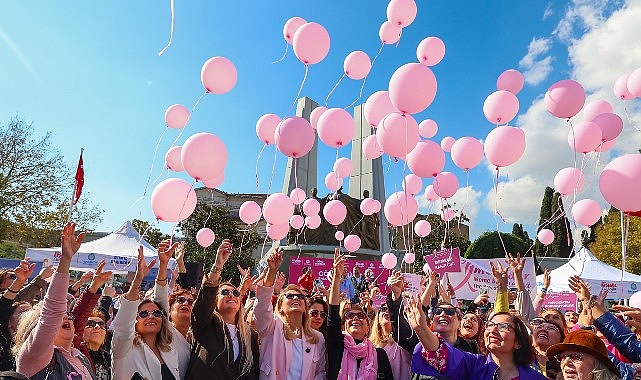 meme kanseri farkindaligi icin bakirkoyde gokyuzune pembe balonlar ucuruldu rrnLCWxb.jpg
