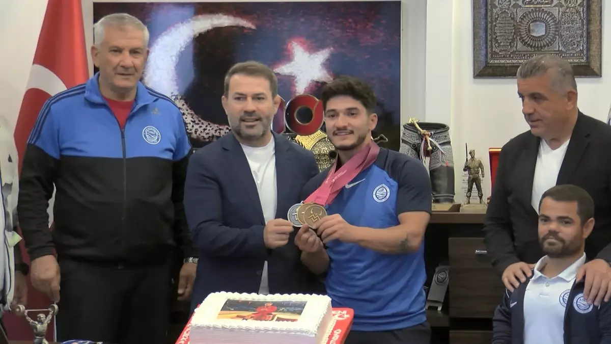 Muhammed Furkan Özbek’den Dünya Rekoru ve Şampiyonluk