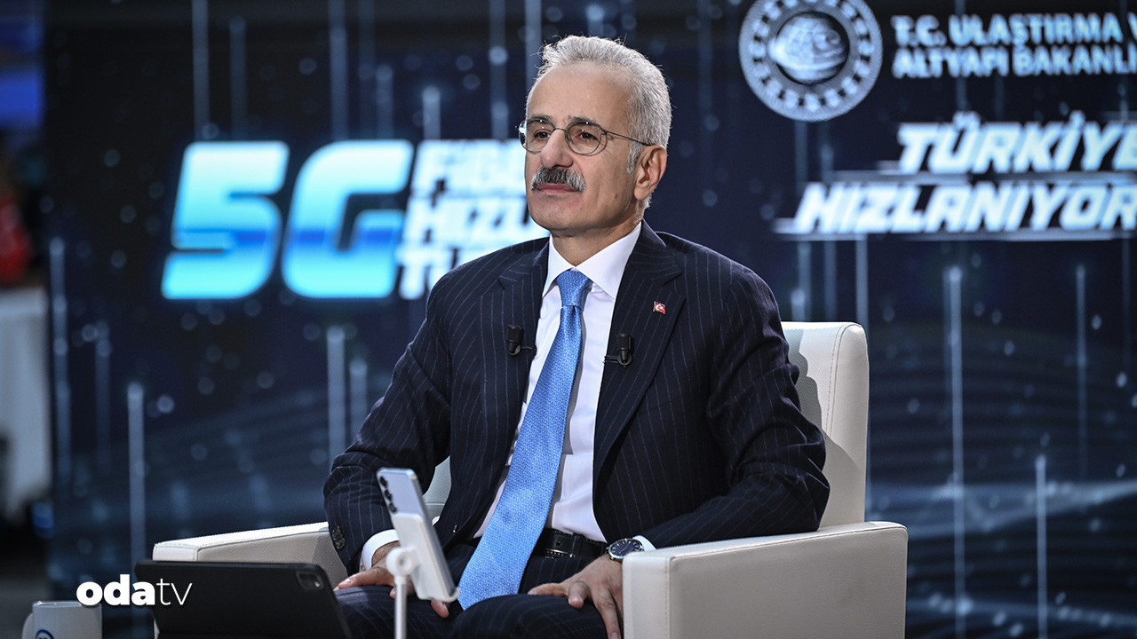 Uraloğlu duyurdu: Vatandaşlar sim kart ve telefonları değiştirecek