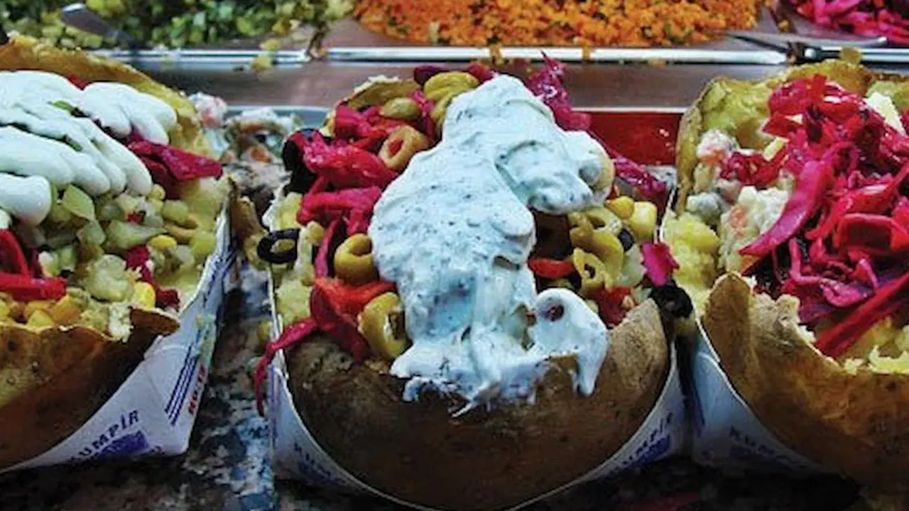 3 kişinin öldüğü Ortaköy’deki ‘zehirlenme’ vakasına uzmanından dikkat çeken yorum: ‘Mikrobiyal kaynaklı olabilir’