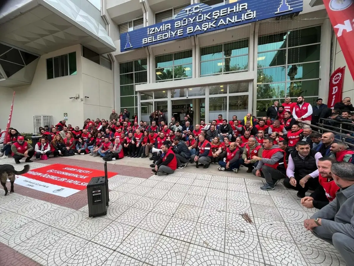 İzmir’de İşçiler Sosyal Hakları İçin Eylem Düzenledi