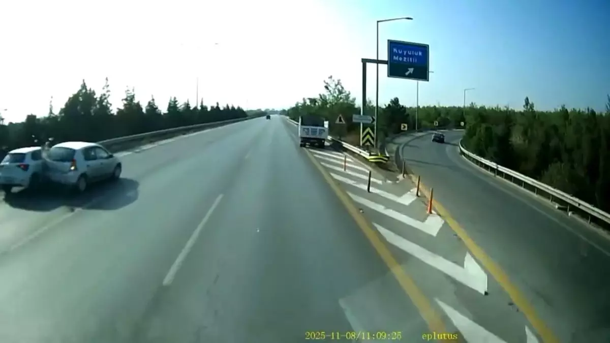 Mersin’de Otobanda Trafik Kazası: Yaralanan Yok