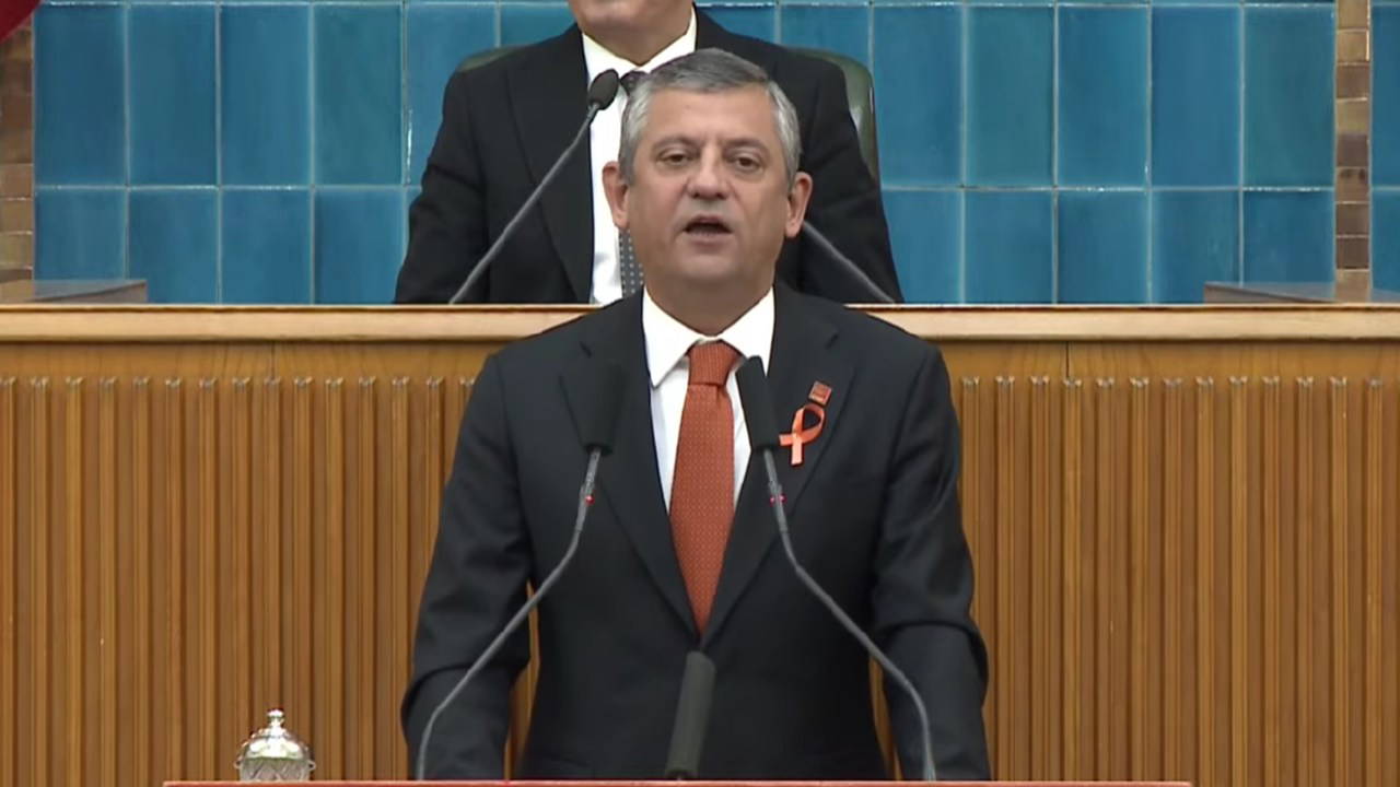 ozgur ozel grup toplantisinda konusuyor bKnCZ7sc.jpg