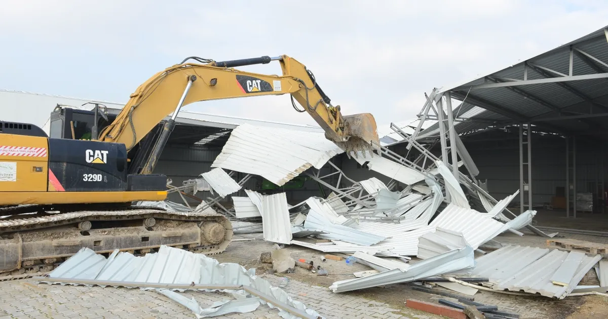 Bursa Nilüfer’de 2 kaçak yapı yıkıldı