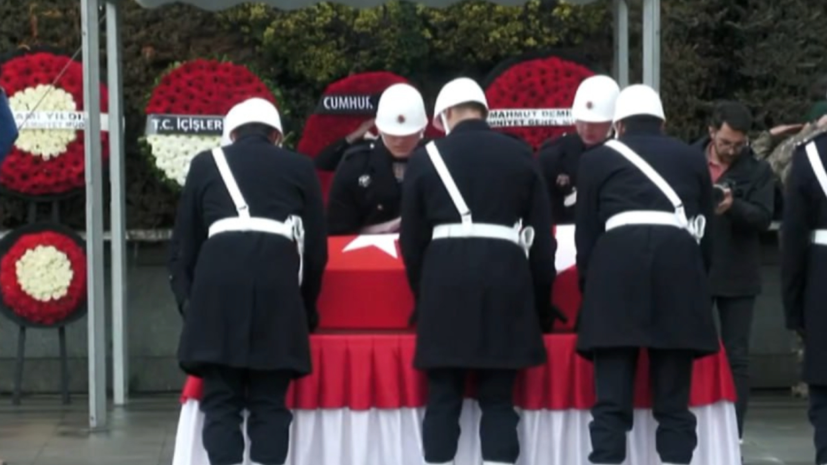 Çekmeköy’deki operasyonda şehit olan polis memuru için tören düzenlendi