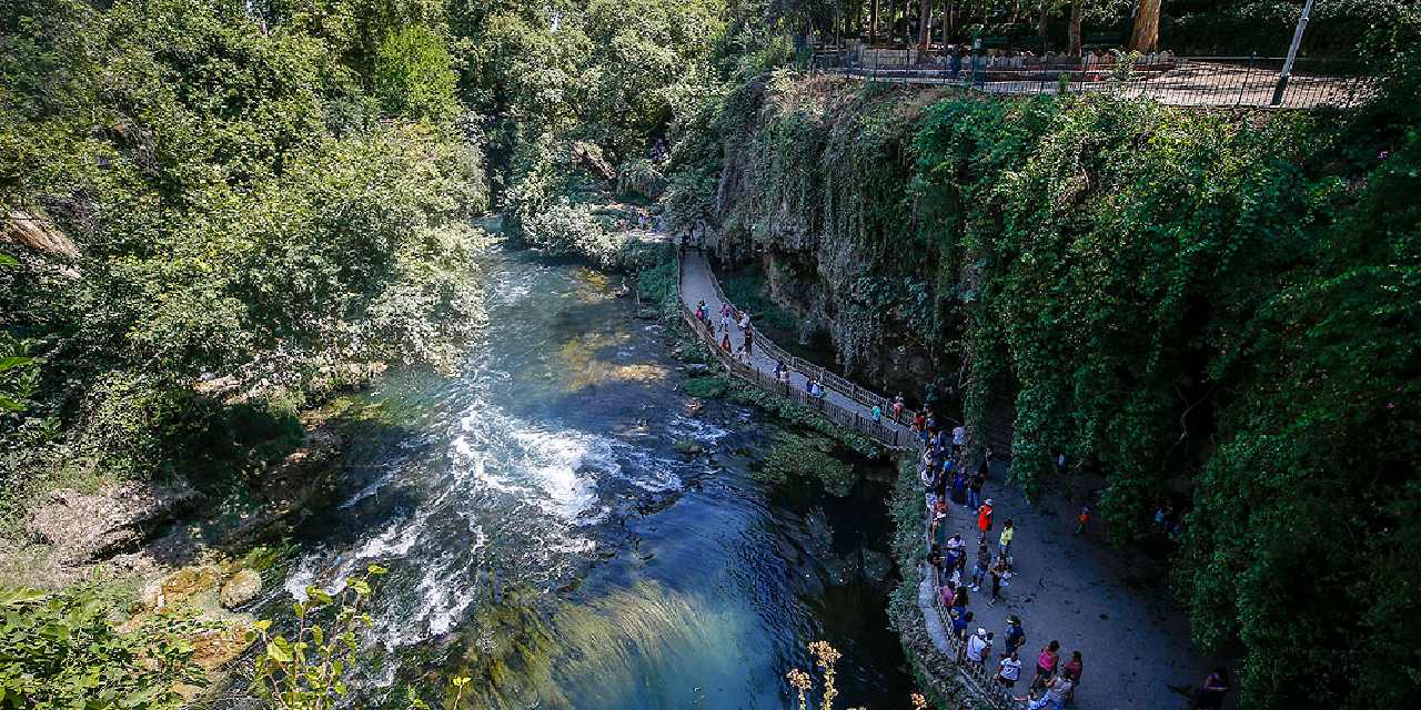 Dört mevsim ziyaretçi ağırlıyor: 900 bin kişi akın etti