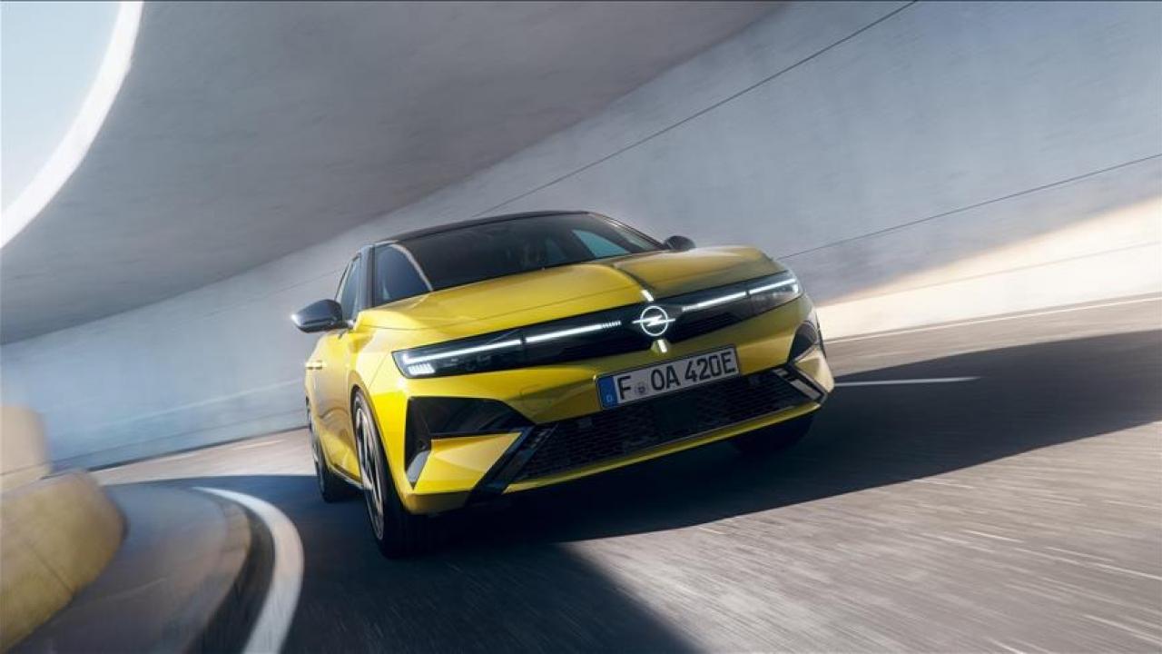 Opel yeni Astra modeli görücüye çıktı
