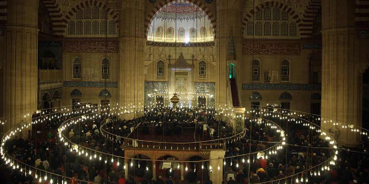 Regaip ne demek? Regaip Kandili’nde ne oldu ve Regaip gecesi hangi ibadetler yapılır?