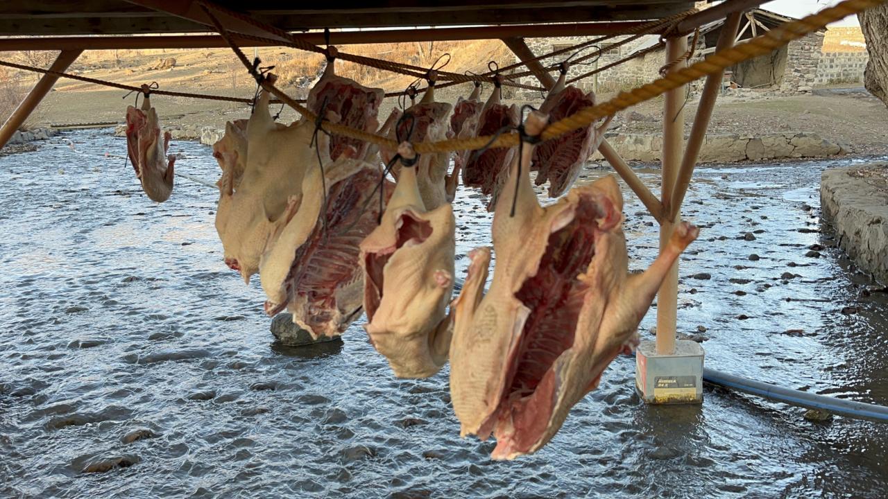 Sofraların vazgeçilmezi ocak ayına hazırlanıyor: Kilosu 2 bin liradan satılıyor