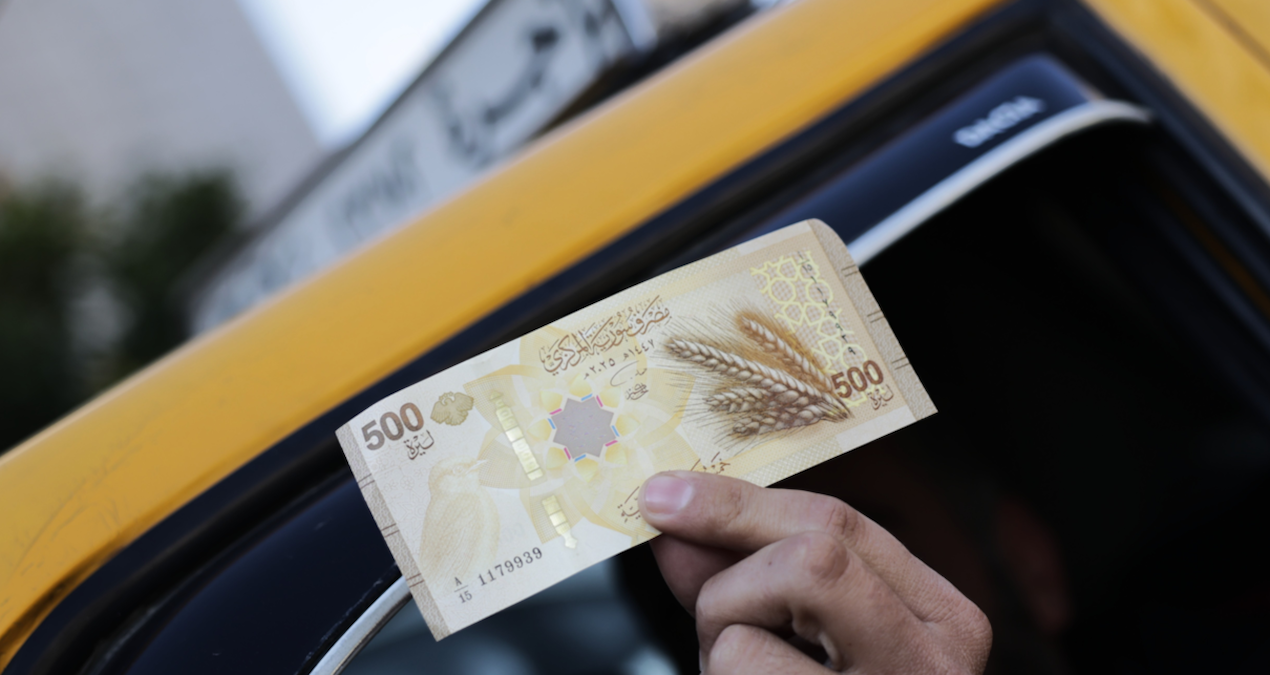 200 dolar neredeyse bir kilo geliyordu: Komşu yeni banknotlarını piyasaya sürdü