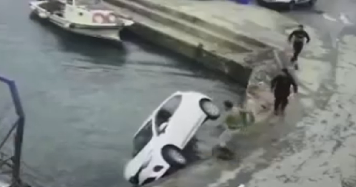 Sarıyer’de can pazarı. Otomobil denize düştü