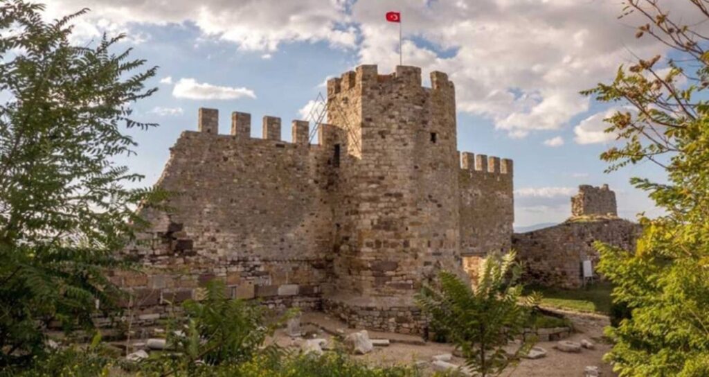 tarihi-kaleye-tarihi-butce-1000-tl-QE1r9Umj
