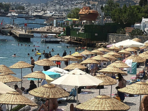 Bodrum’da yaz alarmı! Sahiller doldu taştı