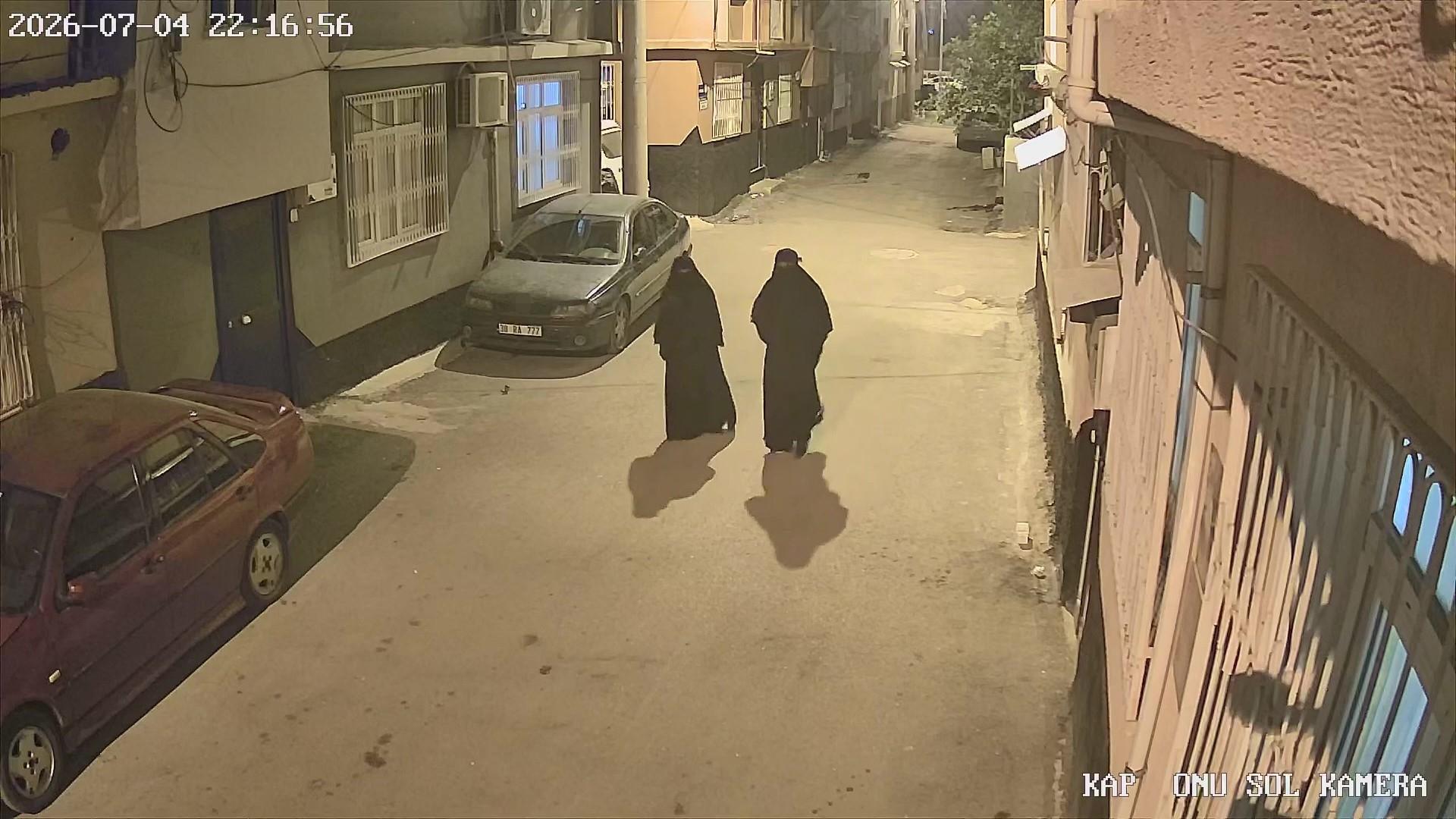 Adana’da çarşaflı hırsızlık! Kameralara yakalandılar: 1 gün önceden plan yaptıkları ortaya çıktı Img