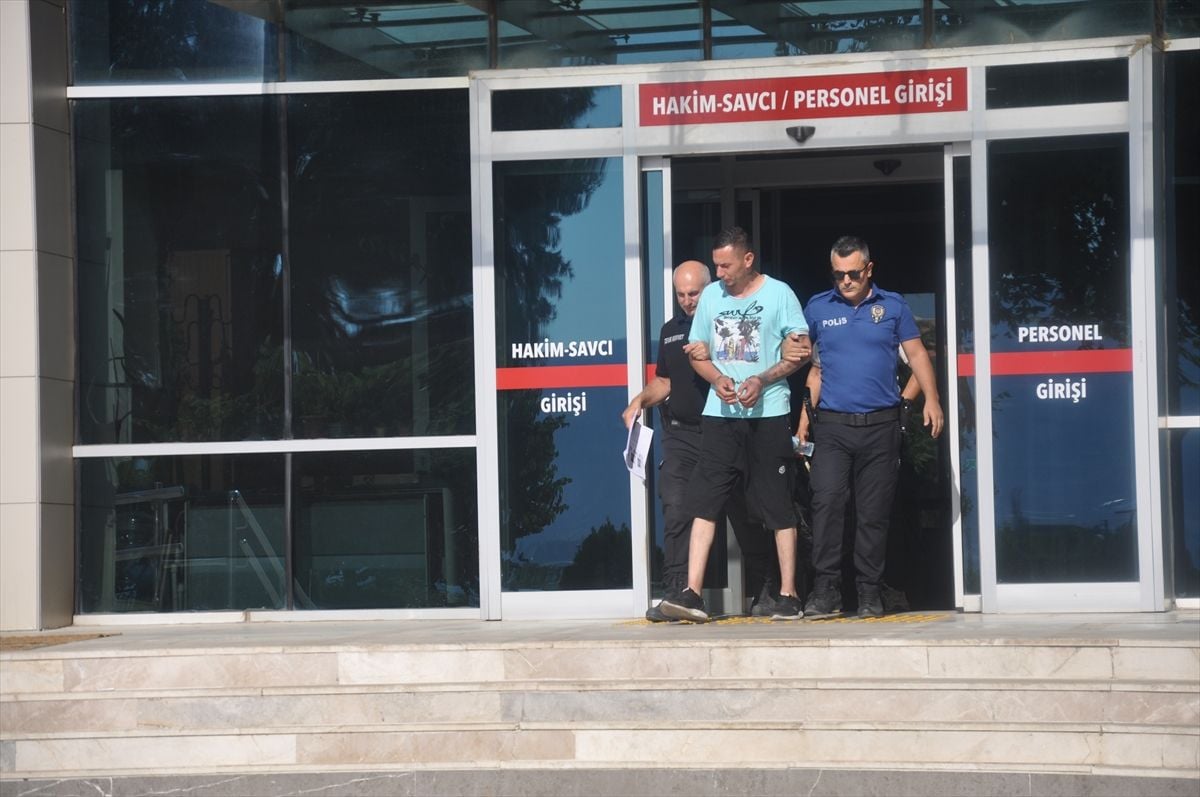 İzmir’de iş yerini kundakladığı iddia edilen şüpheli tutuklandı Izmirde is yerini kundakladigi iddia edilen supheli tutuklandi VVh1WTZX